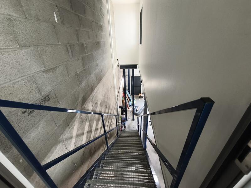 Entrepôt - 120 m² - 2 pièces