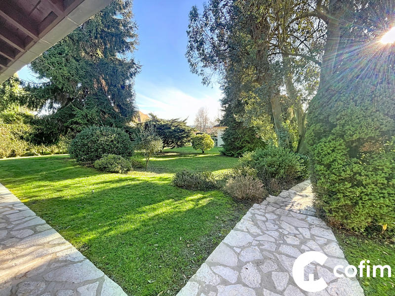 Maison traditionnelle - 150 m² - 8 pièces