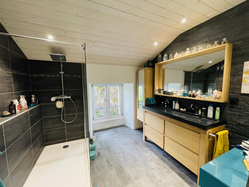 Maison - 220 m² - 5 pièces