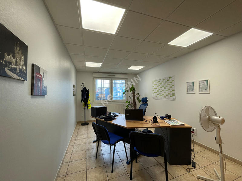 Local d'activité / Entrepôt - 803 m²