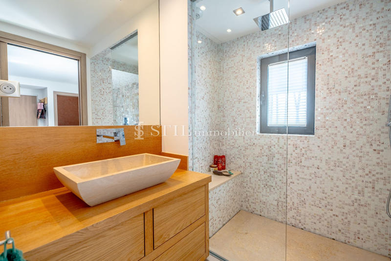 Villa - 293 m² - 9 pièces