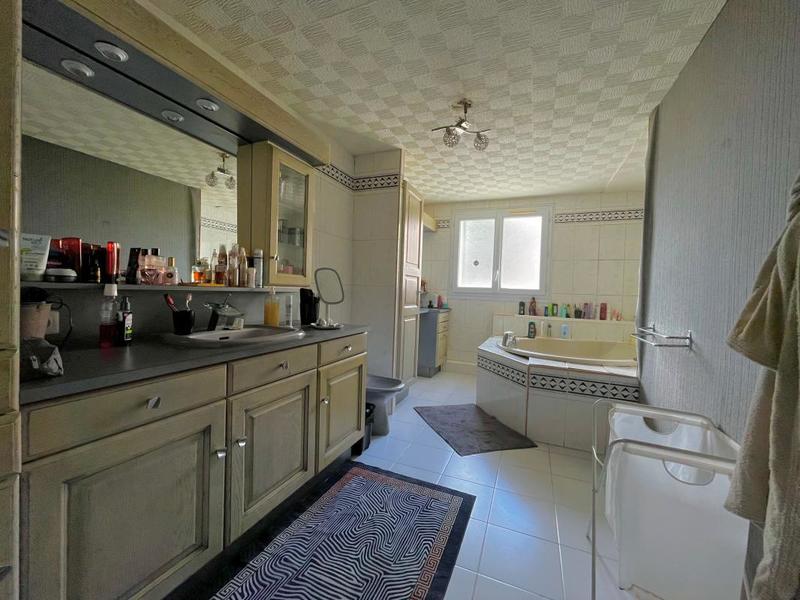 Maison - 186 m² - 8 pièces