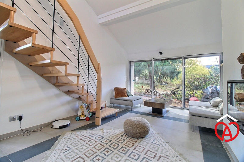 Maison - 80 m² - 5 pièces