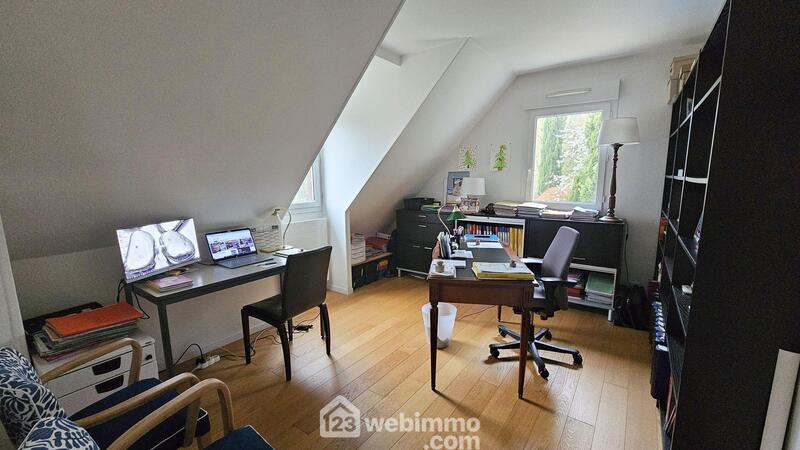 Maison - 204 m² - 8 pièces