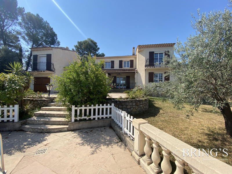 Villa - 181 m² - 9 pièces