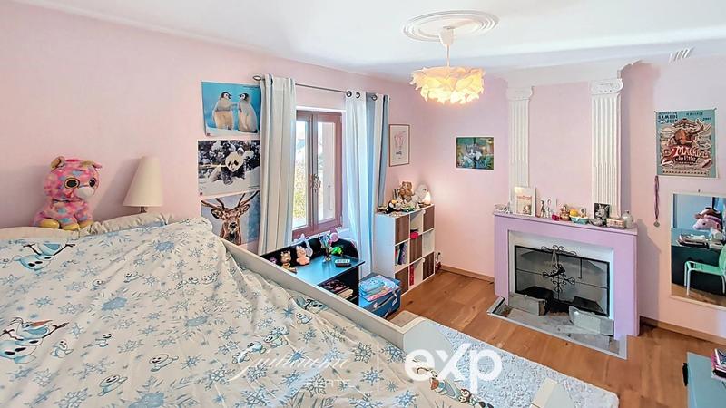 Maison traditionnelle - 192 m² - 7 pièces