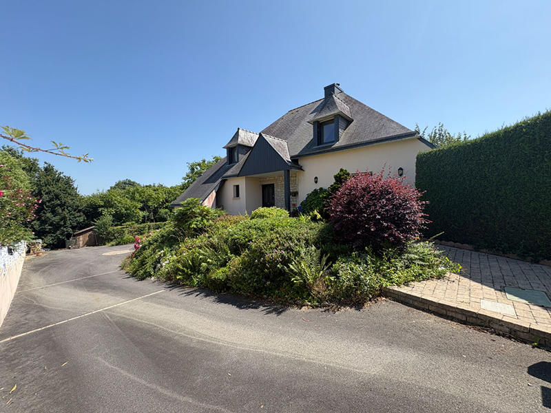 Maison - 176 m² - 7 pièces