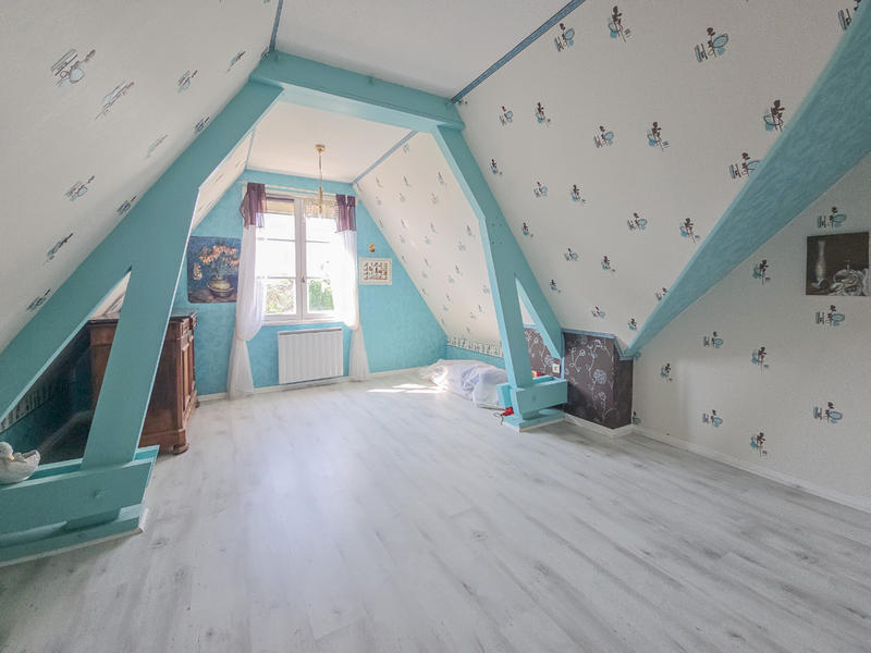 Maison - 220 m² - 7 pièces