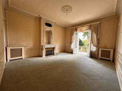 Appartement ancien - 242 m² - 7 pièces