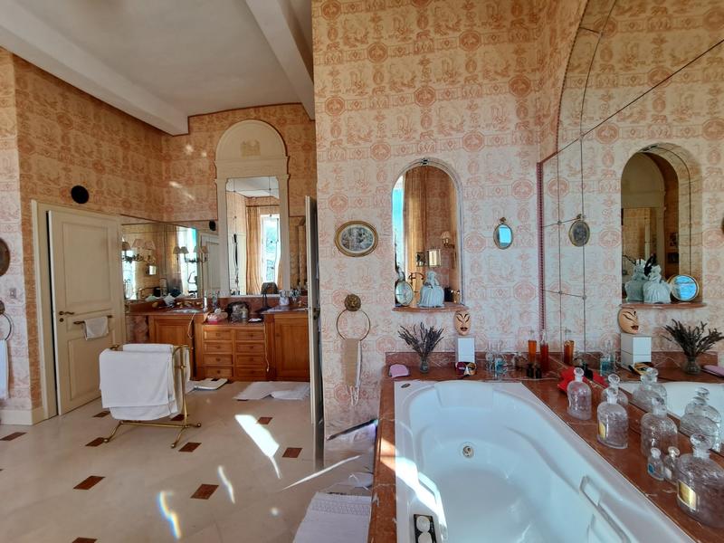 Maison - 665 m² - 20 pièces