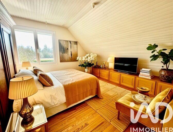 Maison - 286 m² - 9 pièces