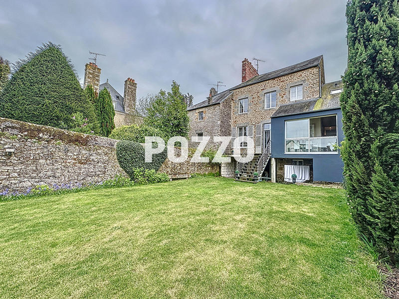 Maison - 265 m² - 9 pièces