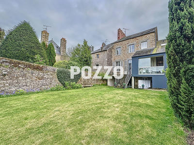 Maison - 265 m² - 9 pièces