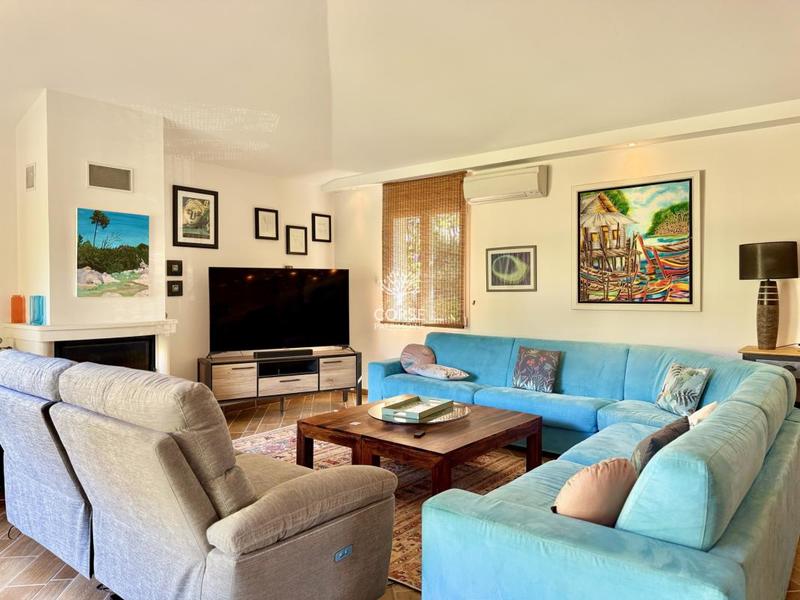 Propriété - 242 m² - 7 pièces