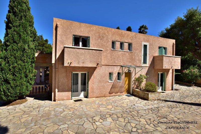 Maison - 205 m² - 10 pièces