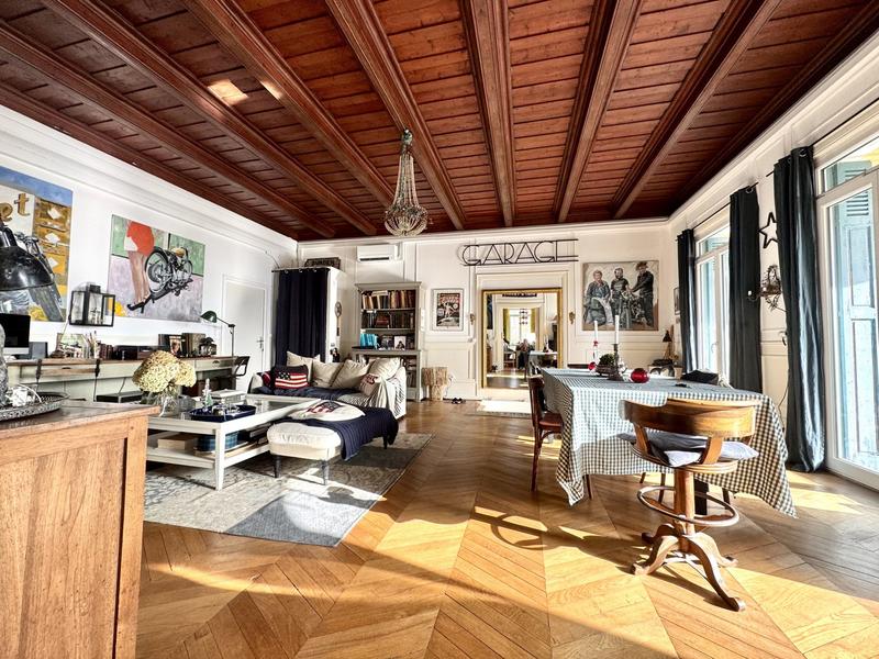 Appartement - 206 m² - 6 pièces