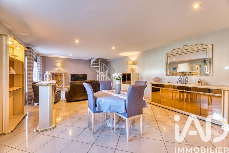 Maison - 237 m² - 13 pièces