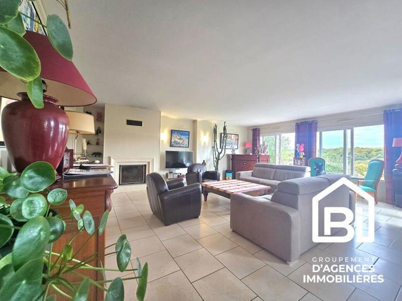 Maison - 218 m² - 8 pièces