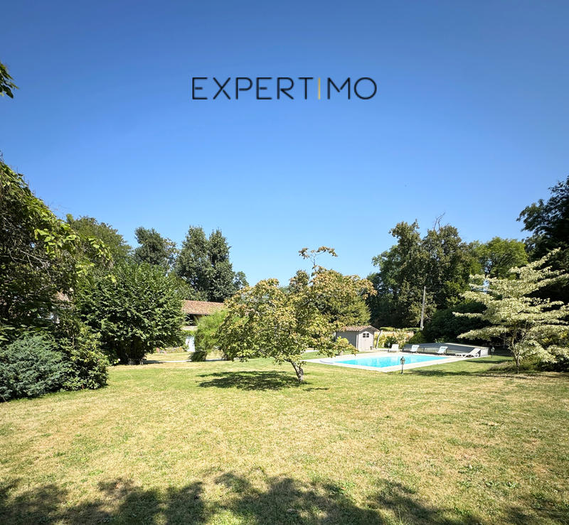 Propriété - 391 m² - 9 pièces