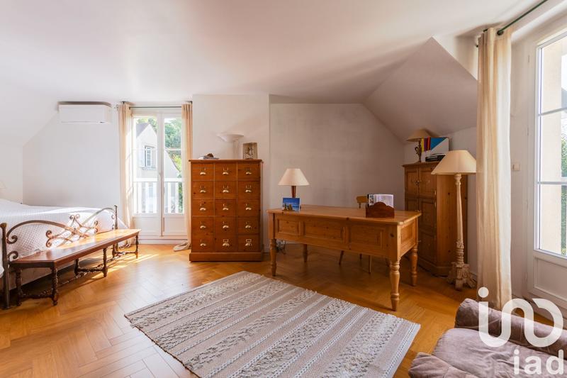 Maison - 218 m² - 8 pièces