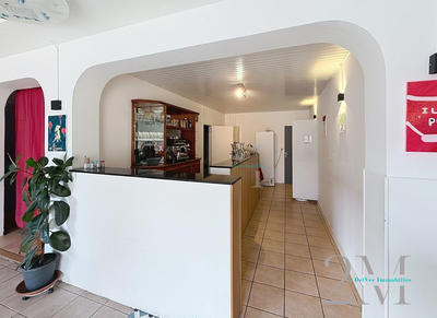 Local commercial - 215 m² - 4 pièces