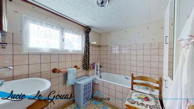 Maison - 225 m² - 8 pièces