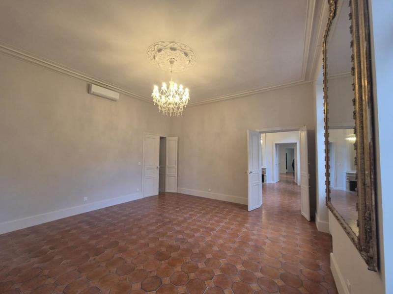 Appartement bourgeois - 220 m² - 6 pièces