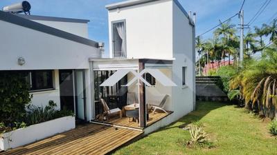 Villa - 1 300 m² - 4 pièces