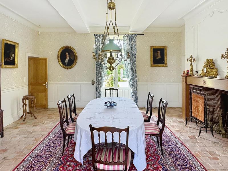 Maison - 304 m² - 9 pièces