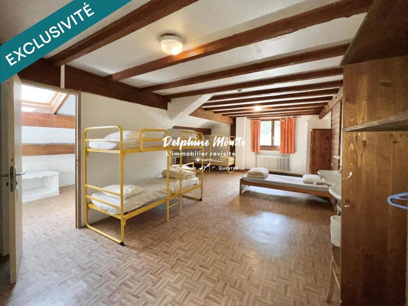 Local commercial - 1 610 m² - 46 pièces