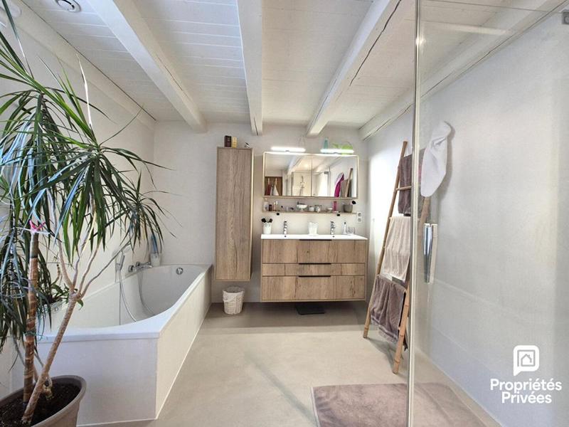 Maison - 200 m² - 7 pièces