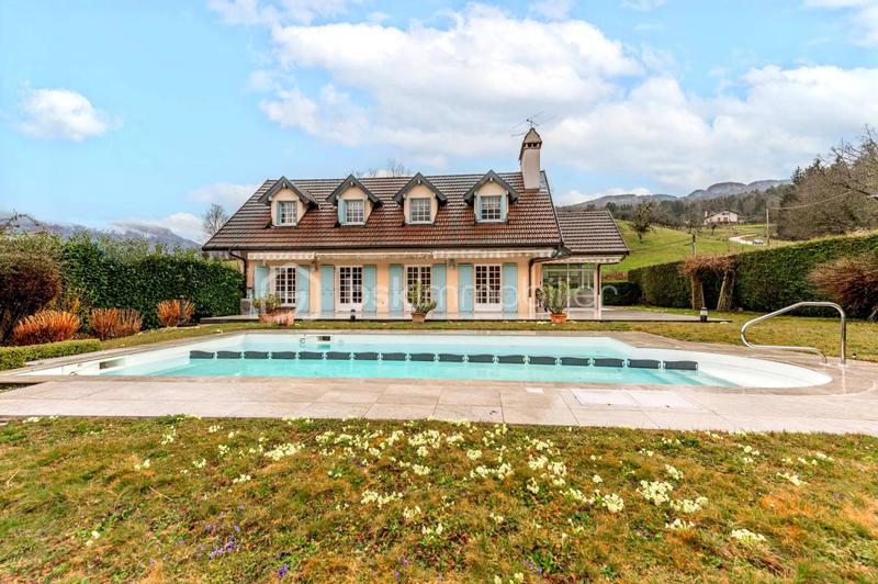 Demeure - 186 m² - 6 pièces