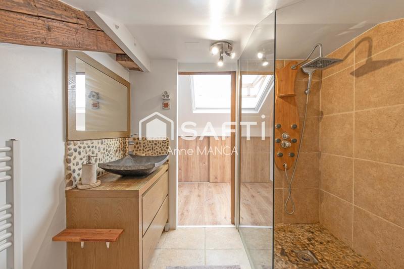 Maison - 234 m² - 10 pièces