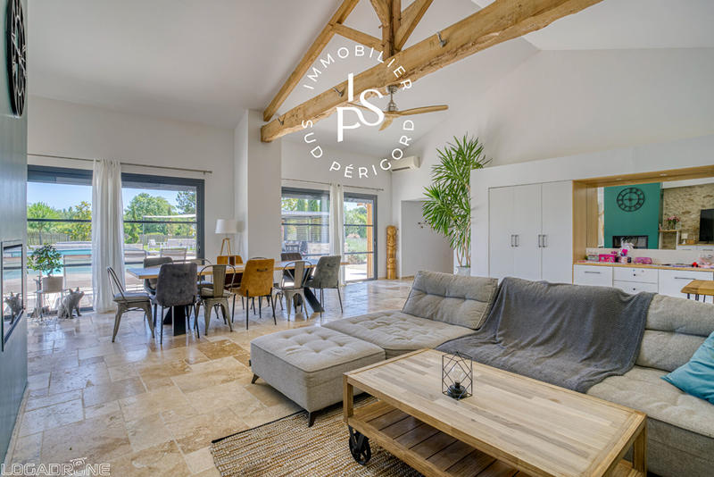 Maison - 229 m² - 7 pièces