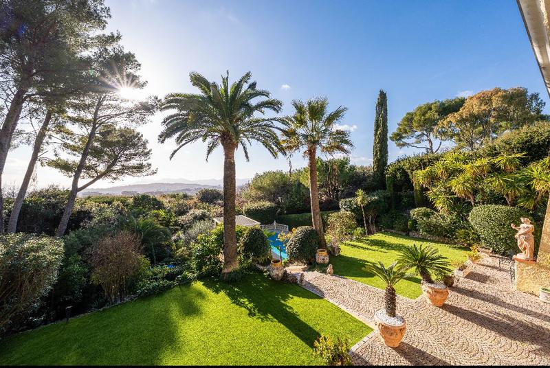 Villa - 270 m² - 6 pièces