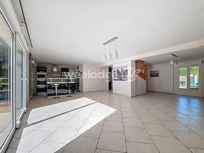 Maison traditionnelle - 166 m² - 6 pièces