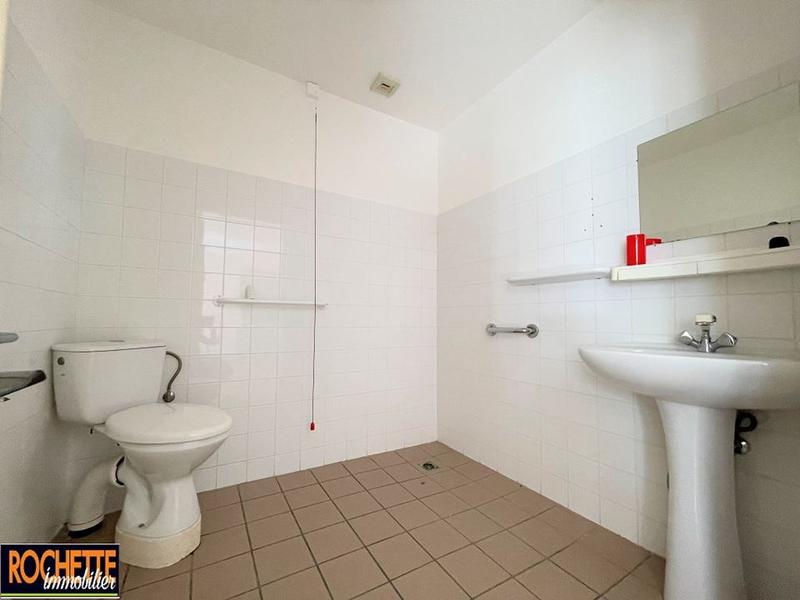 Local commercial - 850 m² - 30 pièces