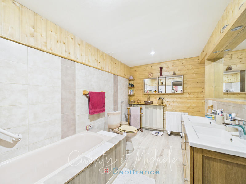 Maison - 308 m² - 10 pièces