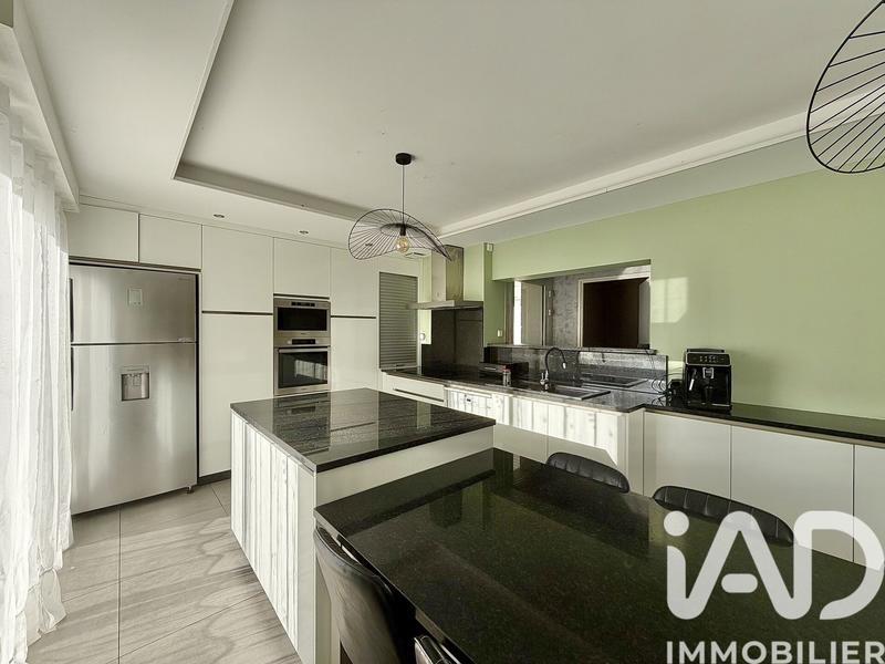 Maison - 217 m² - 8 pièces