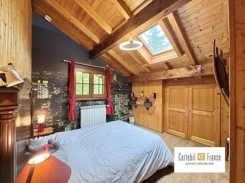 Châlet - 248 m² - 8 pièces