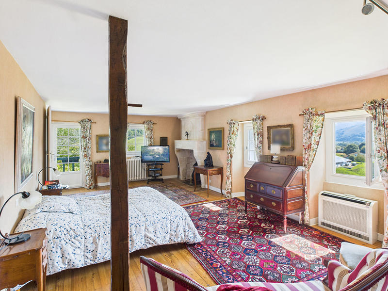 Maison - 252 m² - 6 pièces