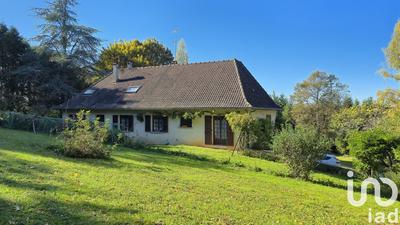 Maison - 242 m² - 11 pièces