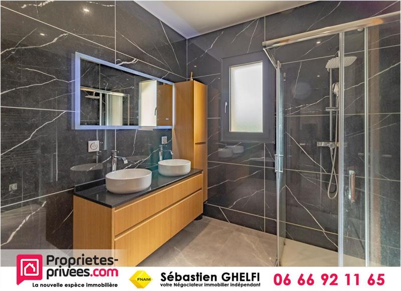Maison - 207 m² - 7 pièces