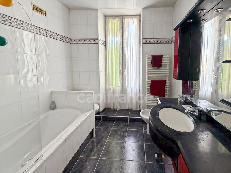 Maison - 121 m² - 6 pièces