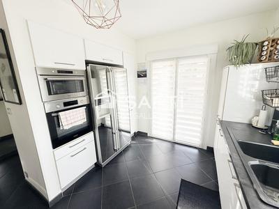 Maison - 210 m² - 8 pièces