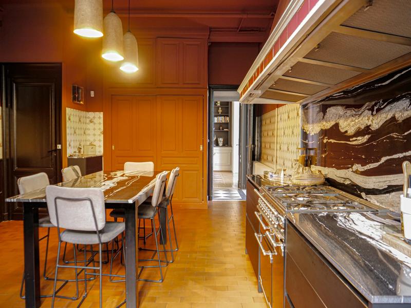 Maison - 345 m² - 8 pièces