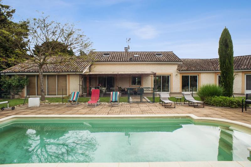 Maison - 200 m² - 8 pièces