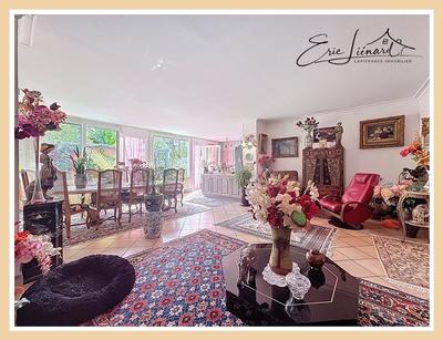 Maison - 229 m² - 9 pièces