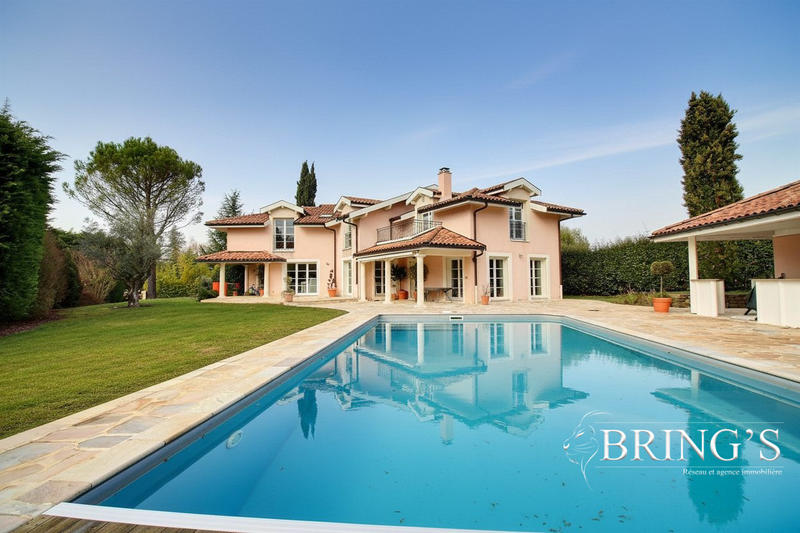 Maison - 364 m² - 12 pièces