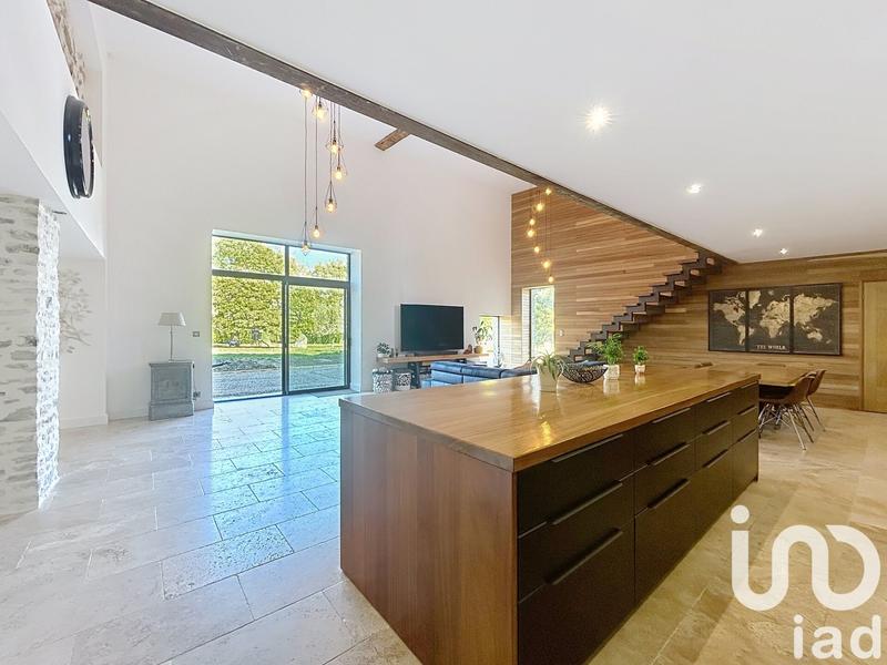 Maison - 261 m² - 6 pièces